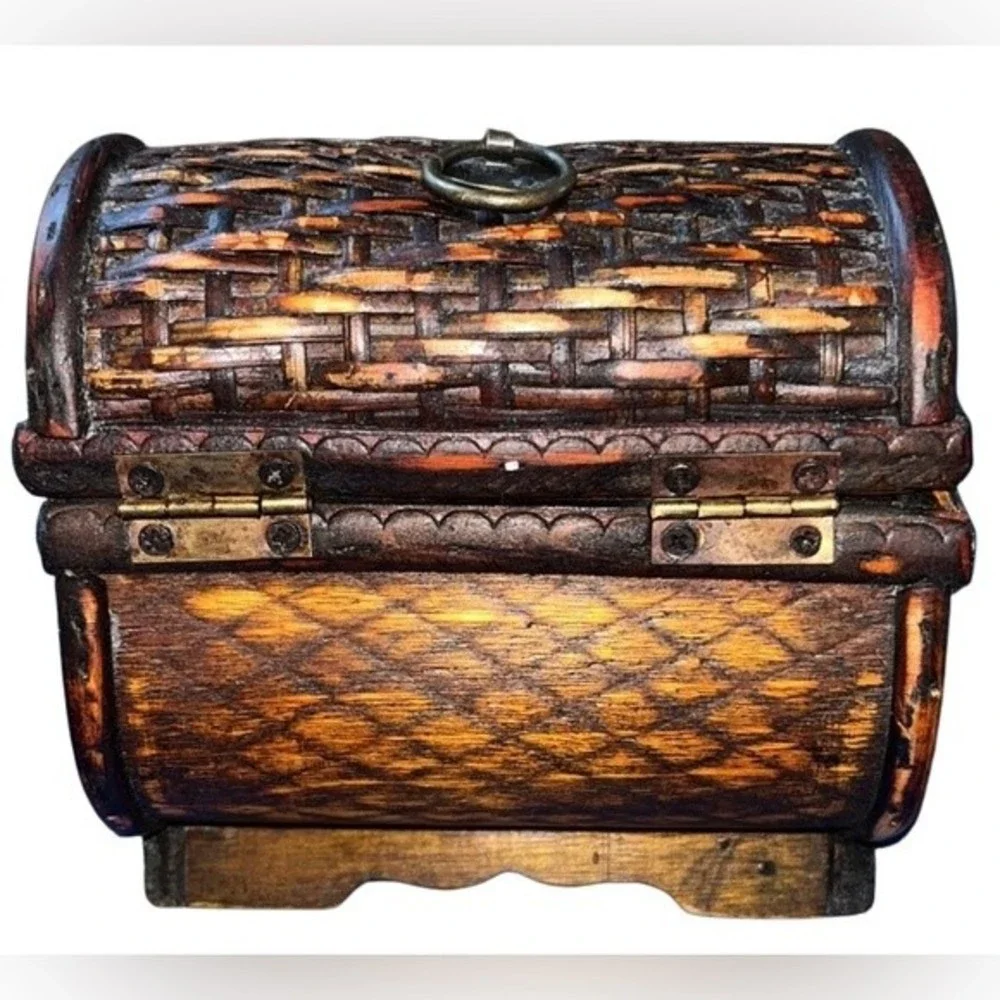 Mini Wooden Basket Weave Latch Hinged Trunk. - Picture 2 of 5